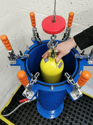 Cylinder hydrostatic pressure testing equipment in use